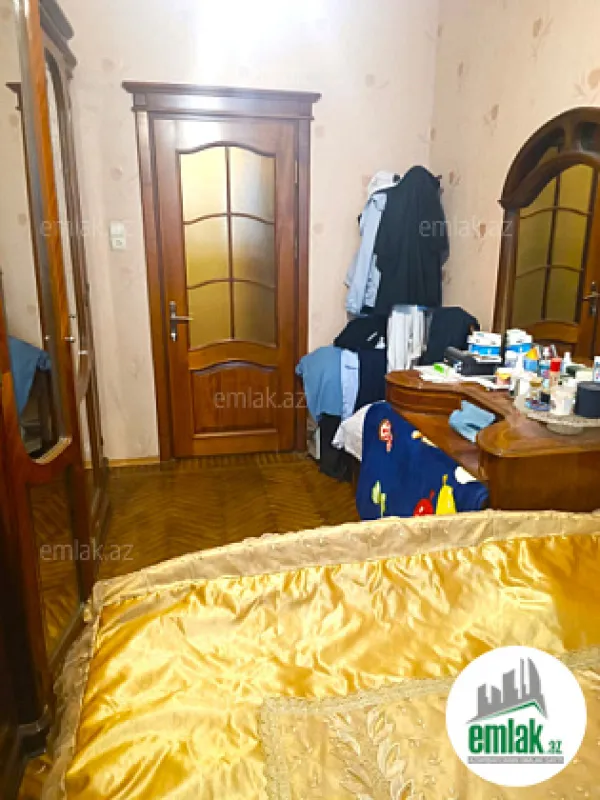 Satılır 4 otaqlı köhnə tikili 112 m²