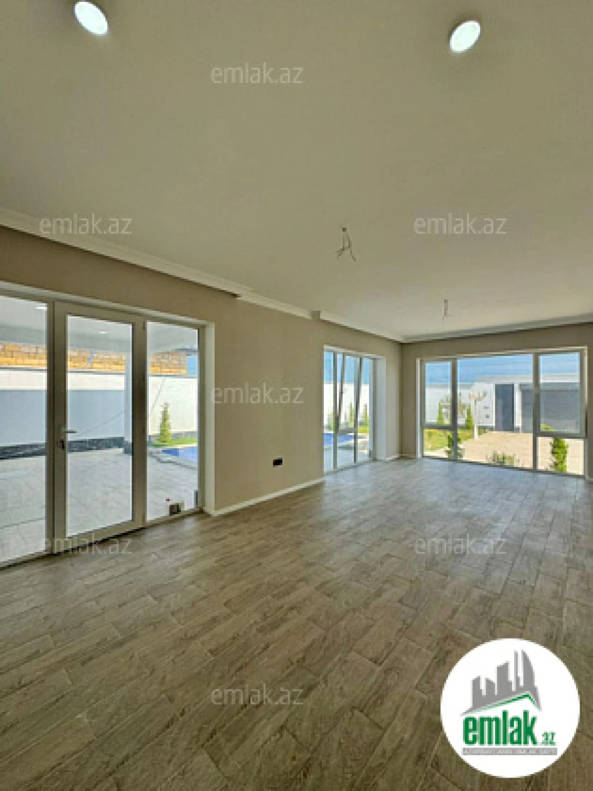 Satılır 4 otaqlı mənzil 140 m²