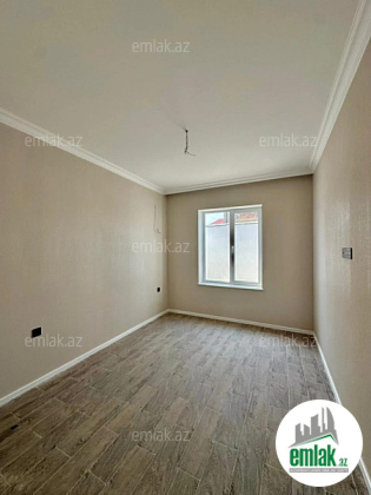 Satılır 4 otaqlı mənzil 140 m²