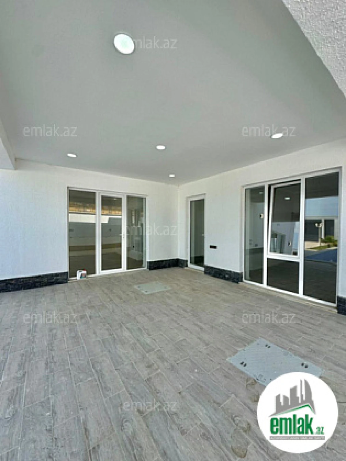 Satılır 4 otaqlı mənzil 140 m²