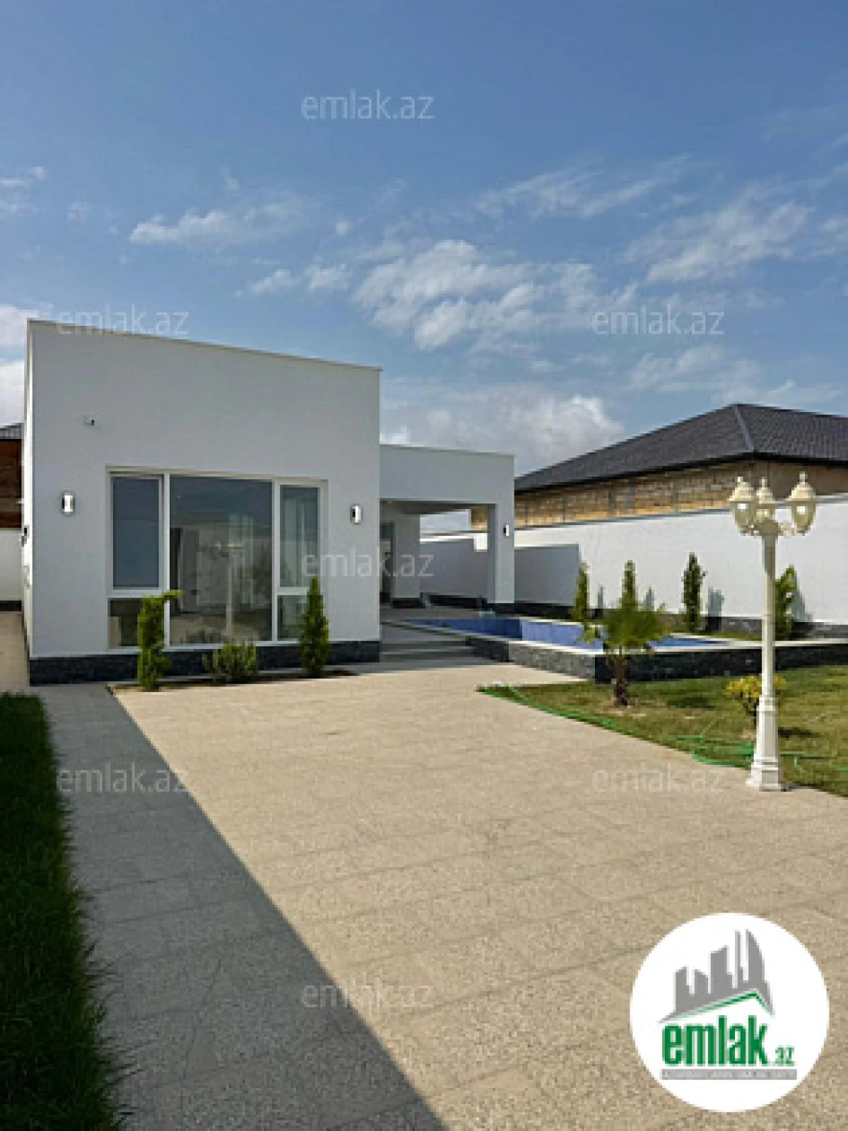Satılır 4 otaqlı mənzil 140 m²