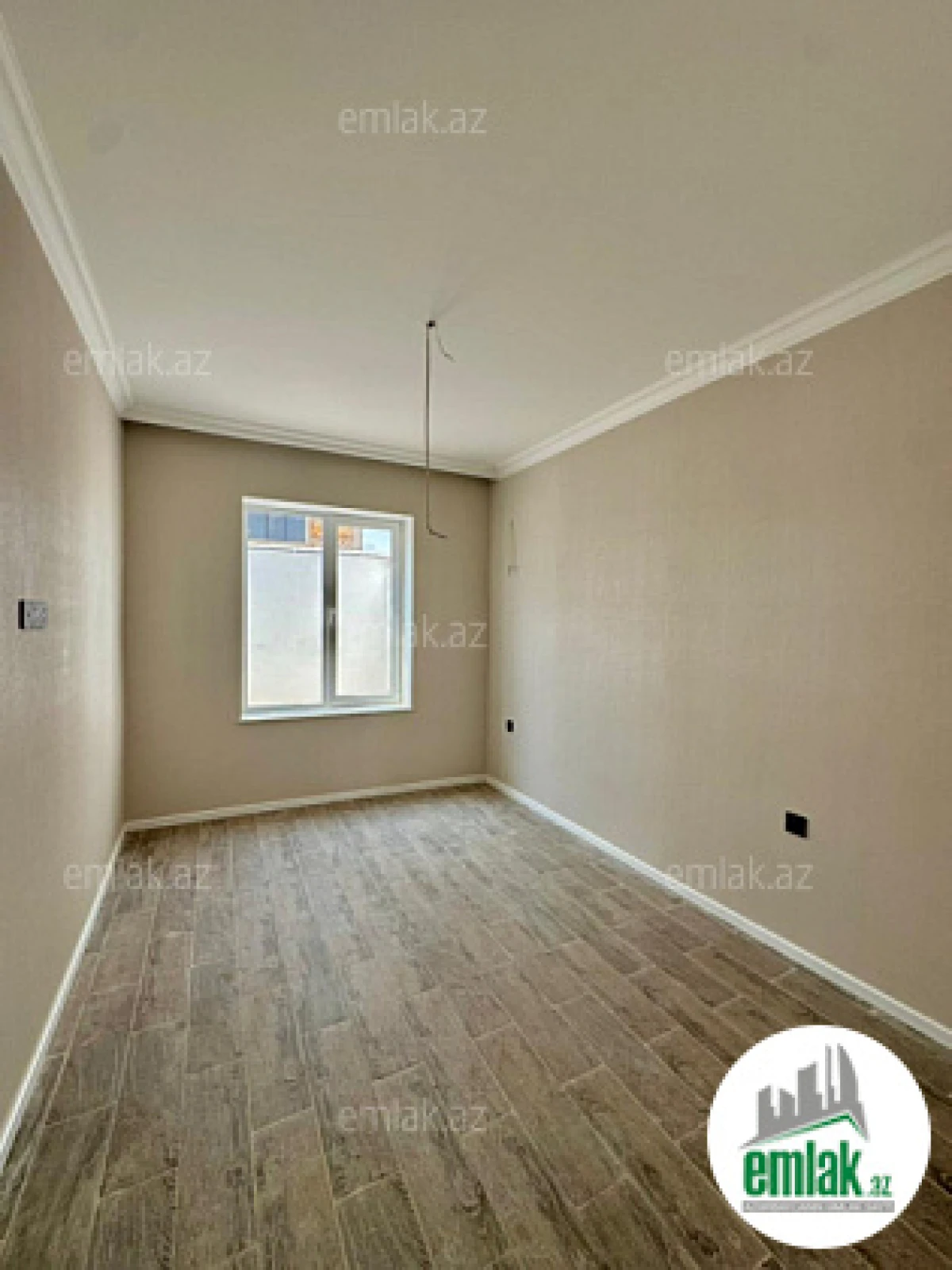 Satılır 4 otaqlı mənzil 140 m²