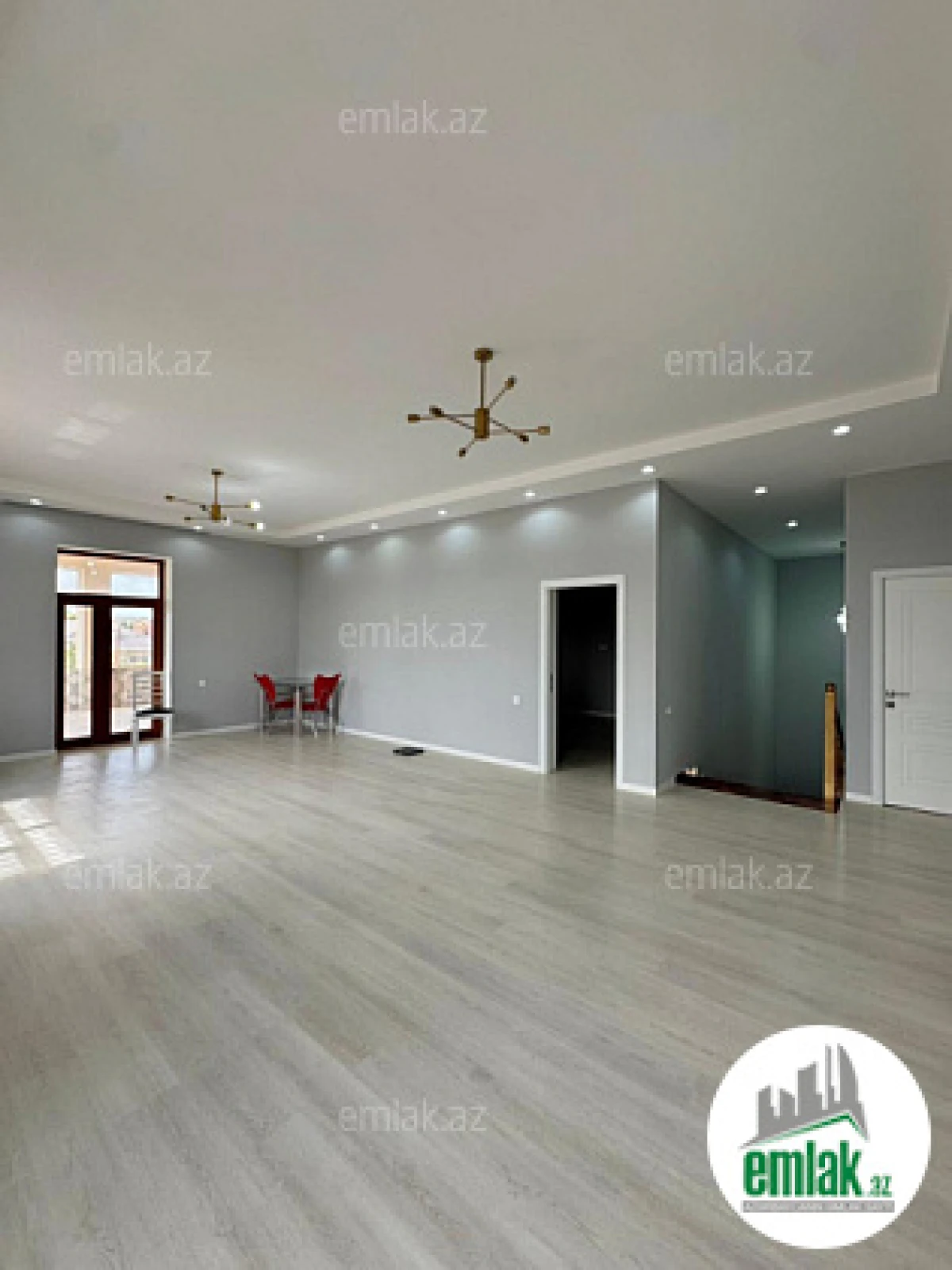 Satılır 6 otaqlı mənzil 400 m²