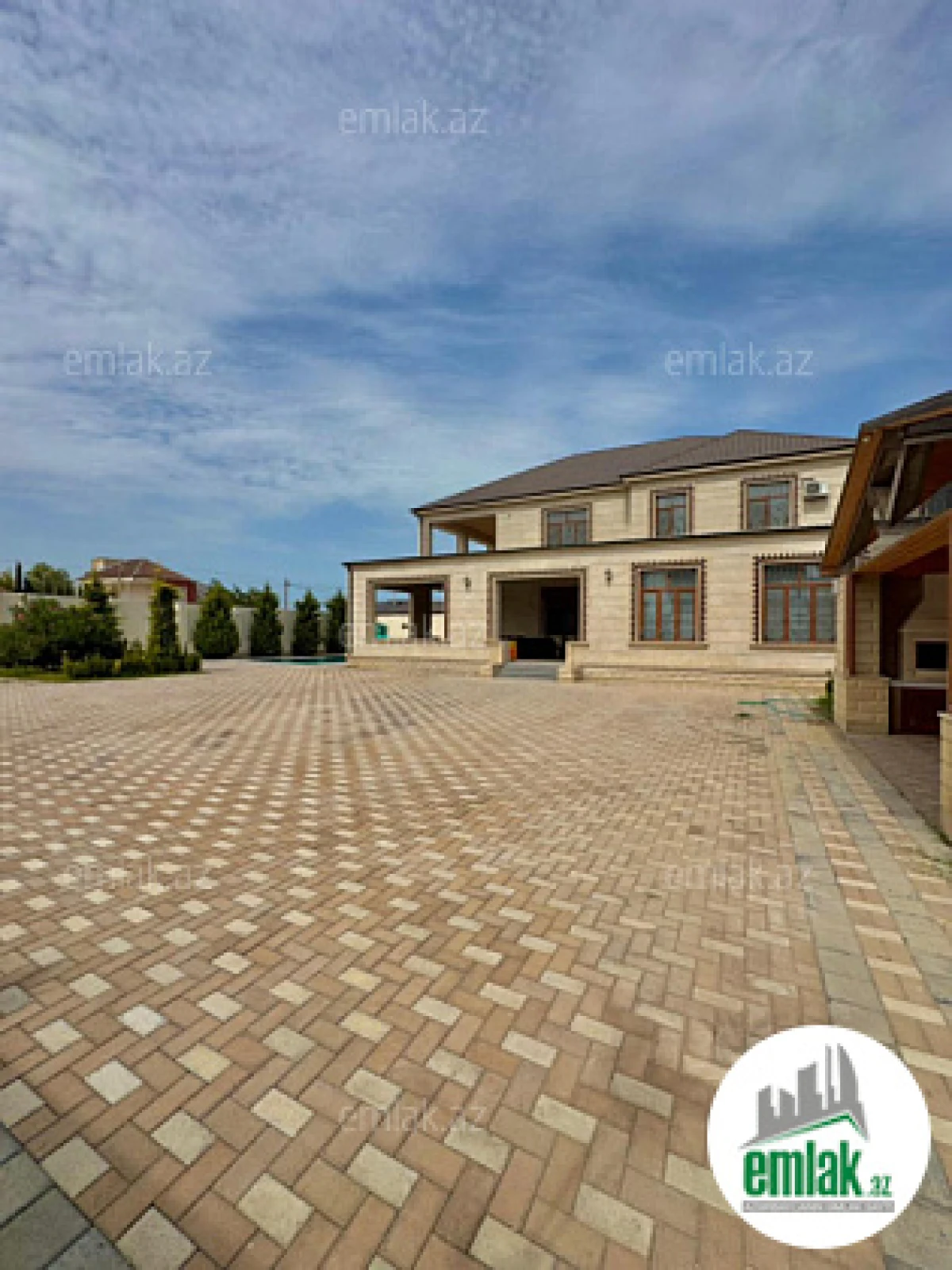 Satılır 6 otaqlı mənzil 400 m²