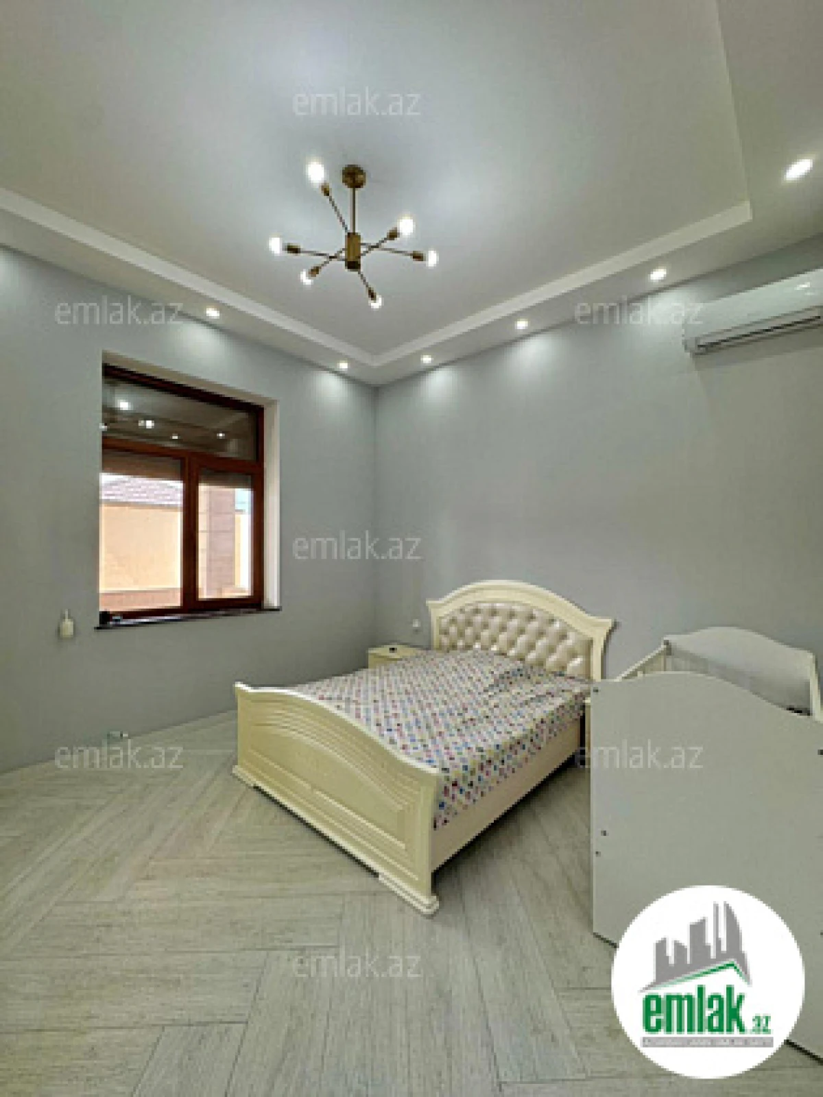 Satılır 6 otaqlı mənzil 400 m²