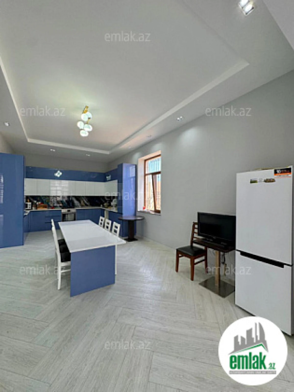 Satılır 6 otaqlı mənzil 400 m²