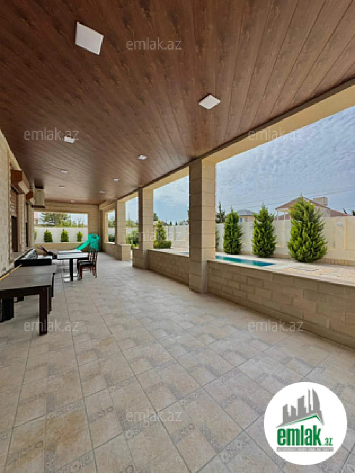 Satılır 6 otaqlı mənzil 400 m²