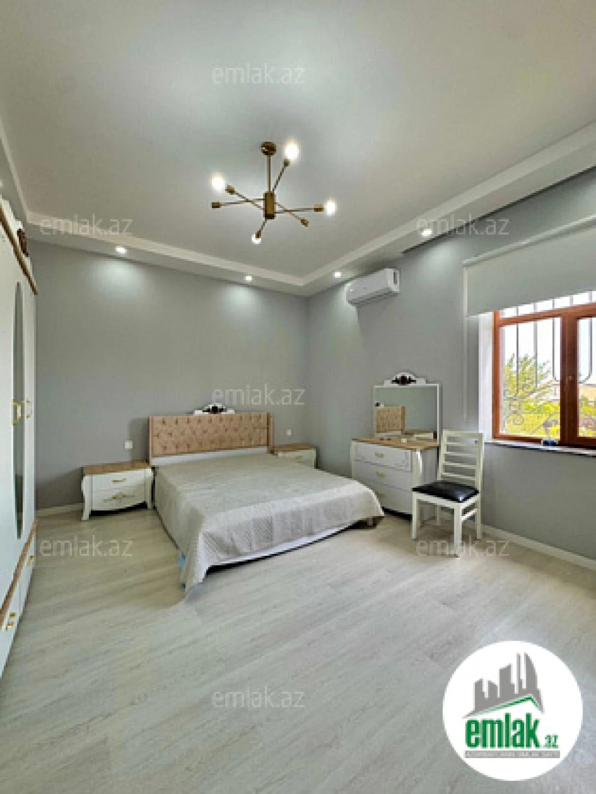 Satılır 6 otaqlı mənzil 400 m²