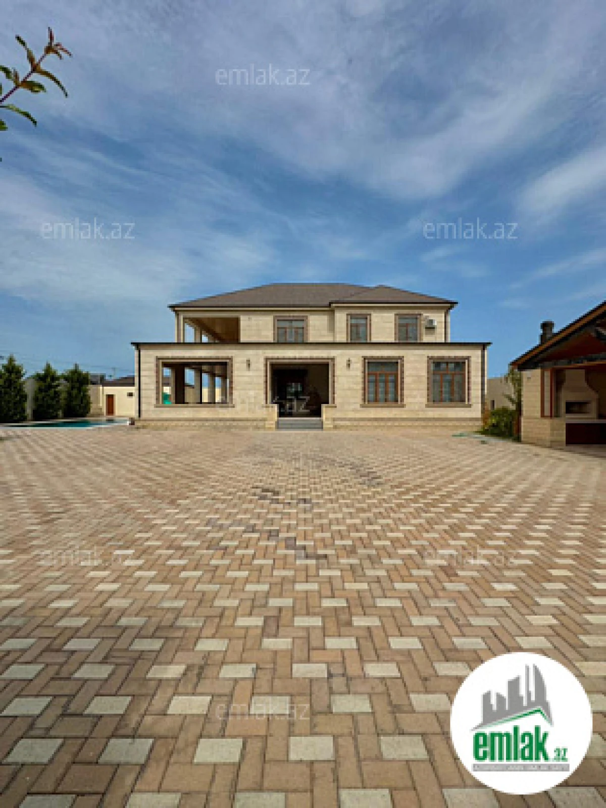 Satılır 6 otaqlı mənzil 400 m²