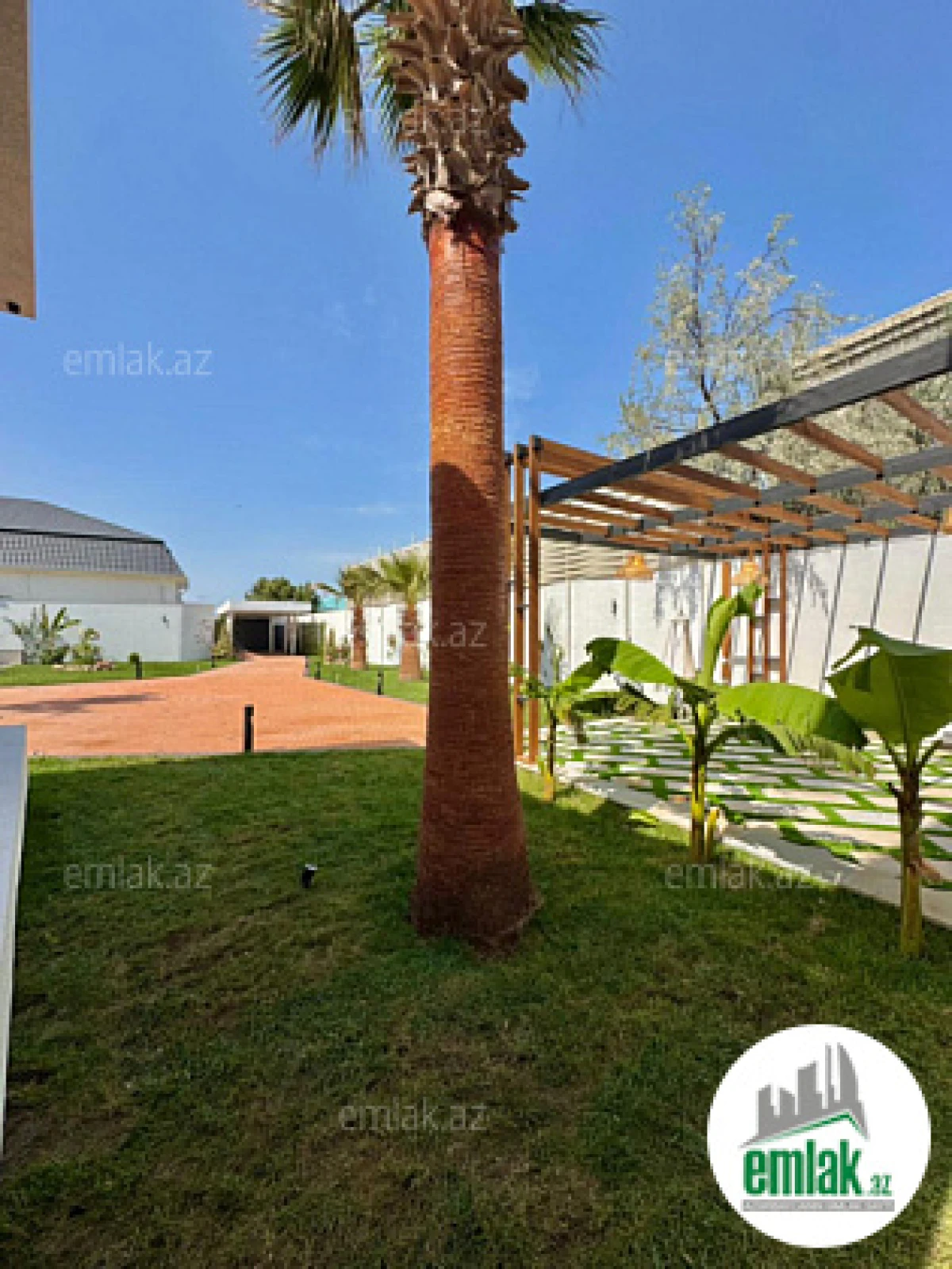 Satılır 5 otaqlı mənzil 260 m²