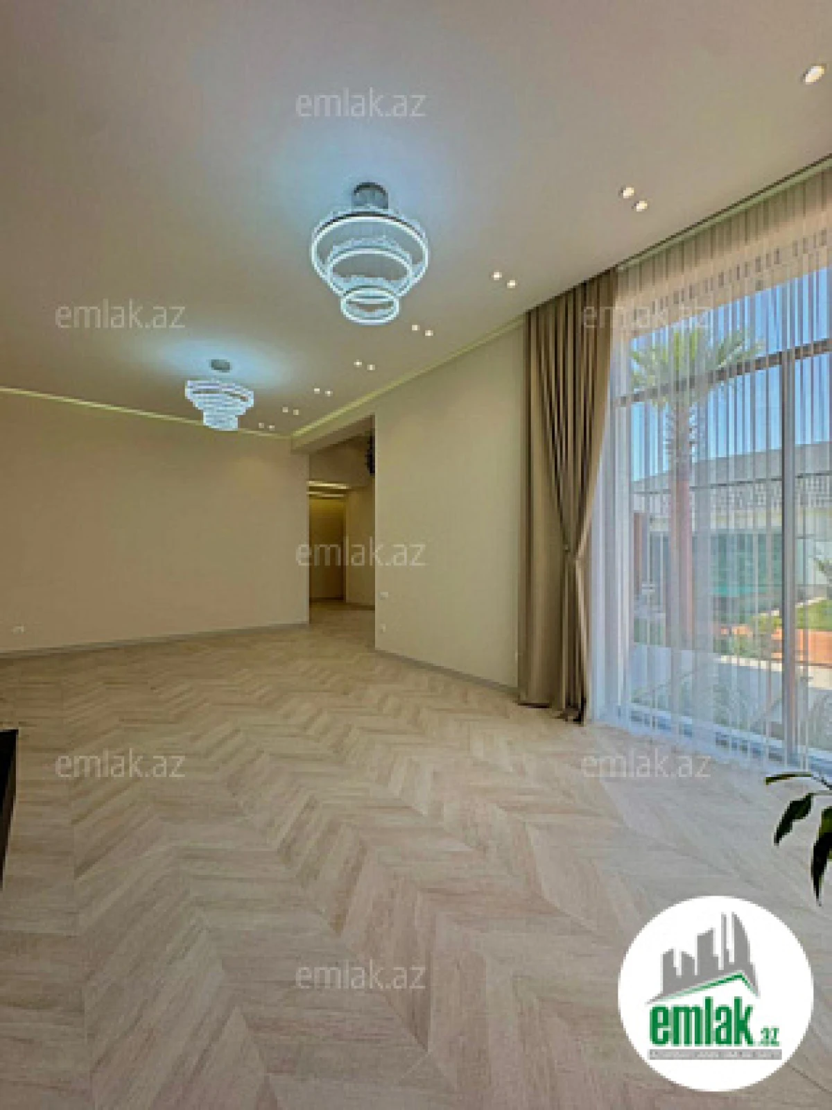 Satılır 5 otaqlı mənzil 260 m²