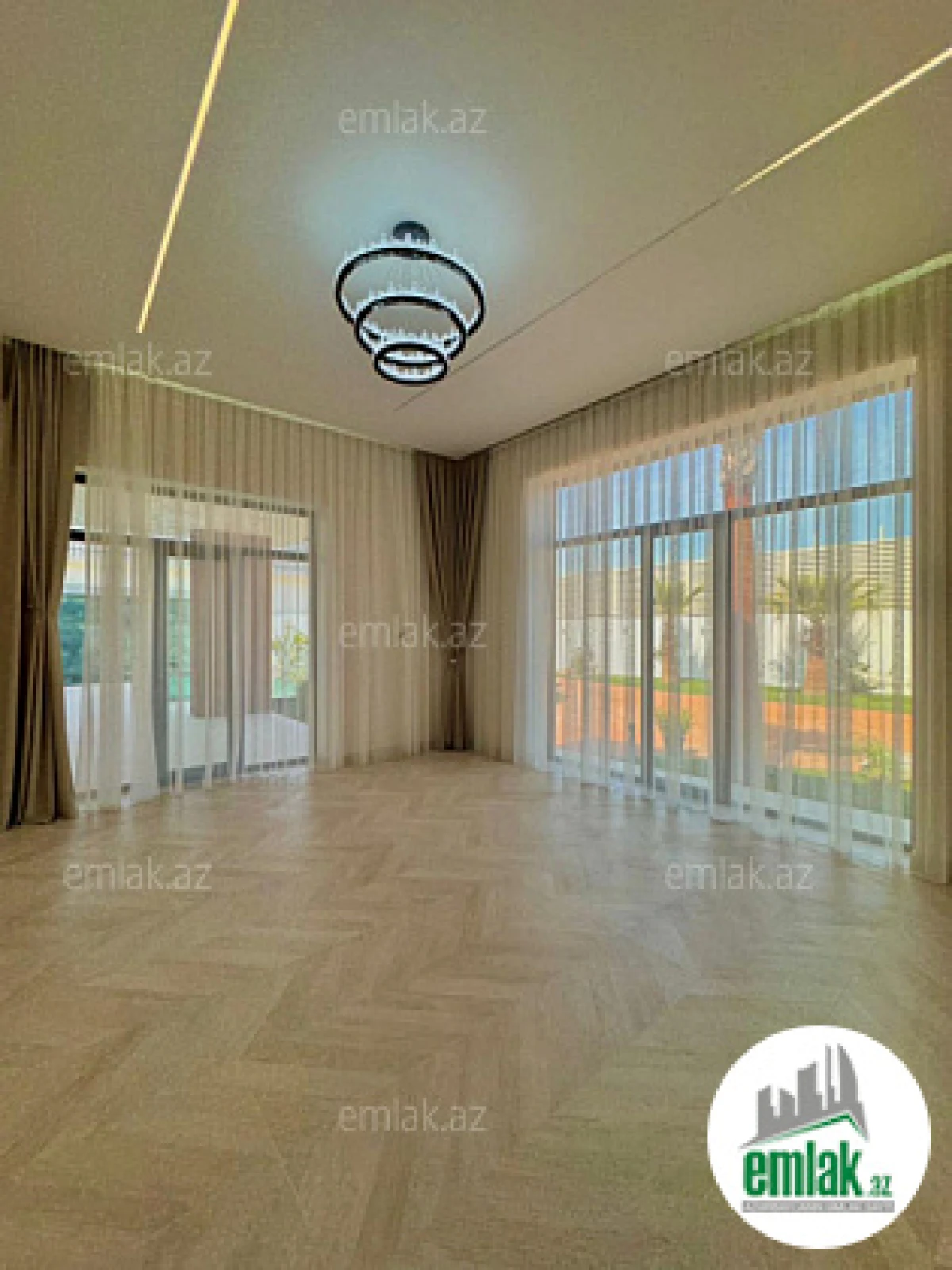 Satılır 5 otaqlı mənzil 260 m²