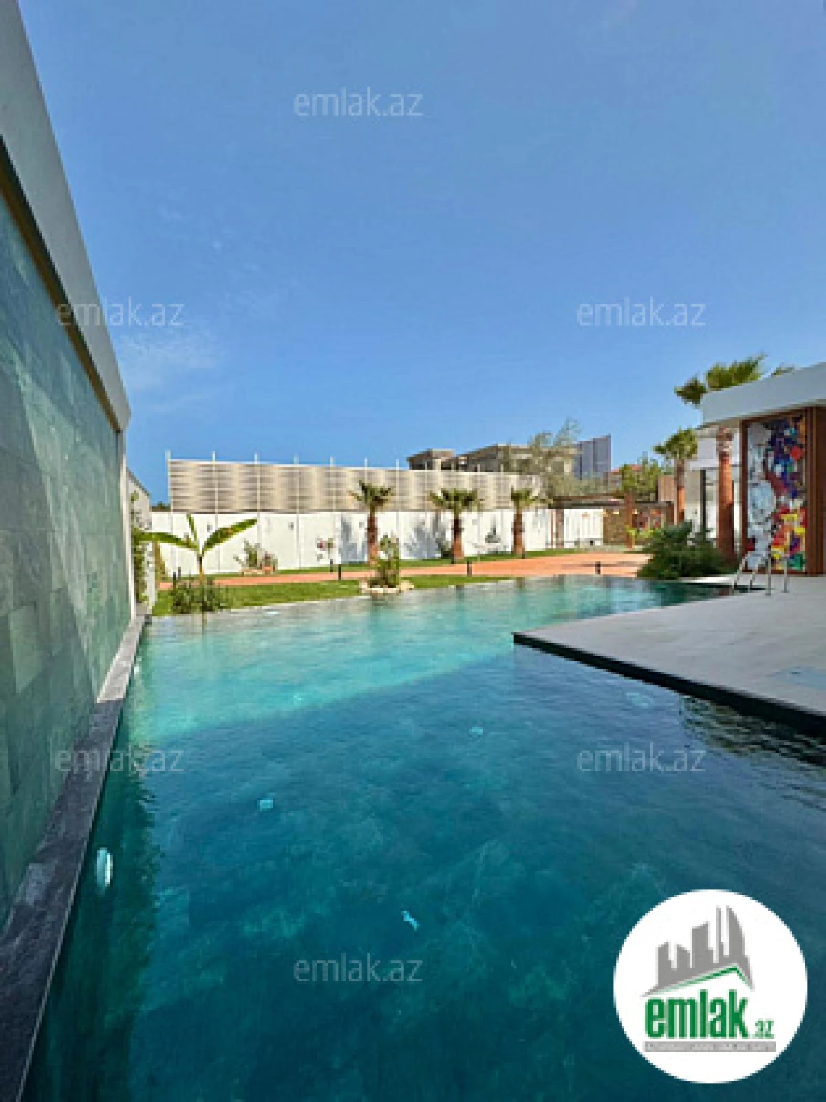 Satılır 5 otaqlı mənzil 260 m²