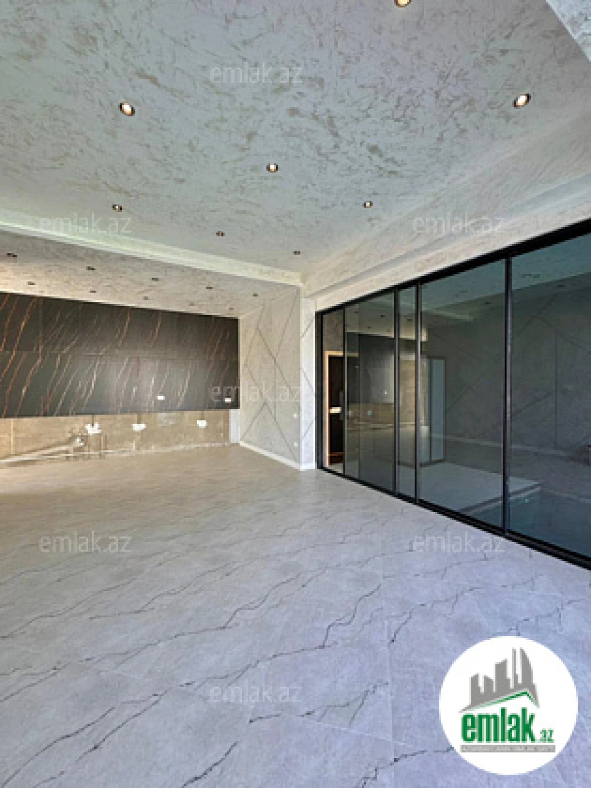 Satılır 5 otaqlı mənzil 260 m²