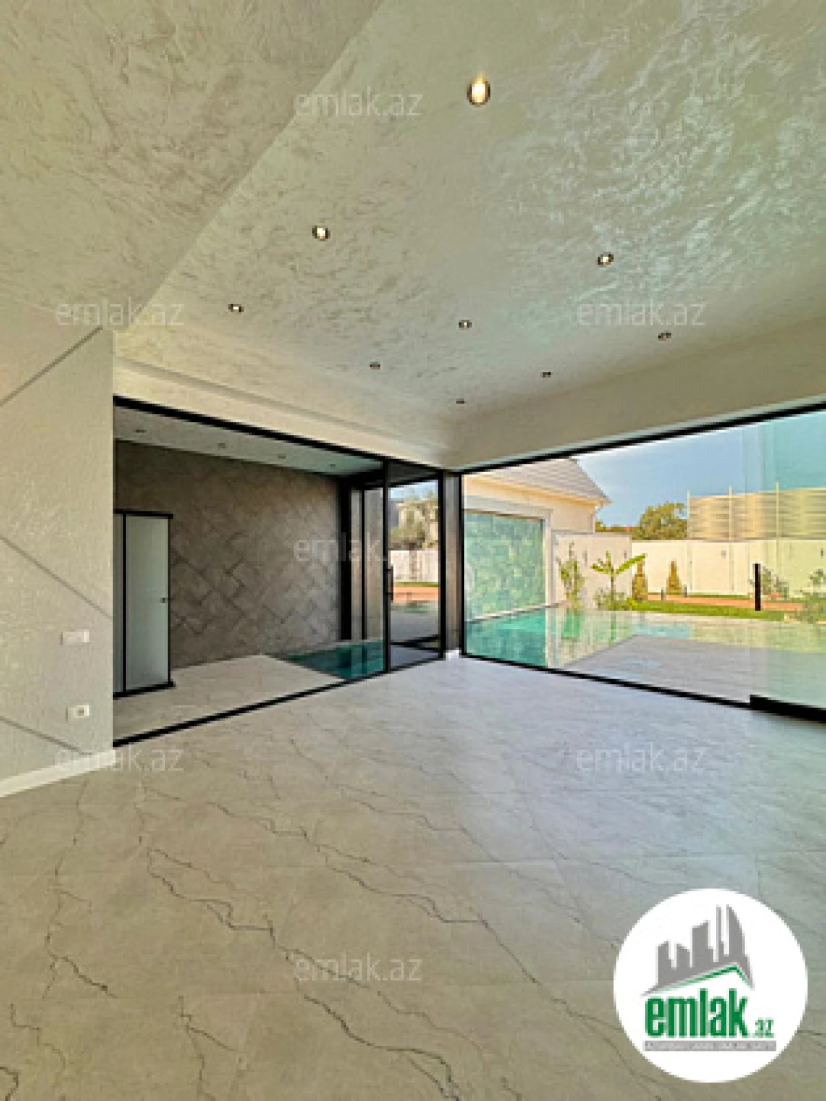 Satılır 5 otaqlı mənzil 260 m²