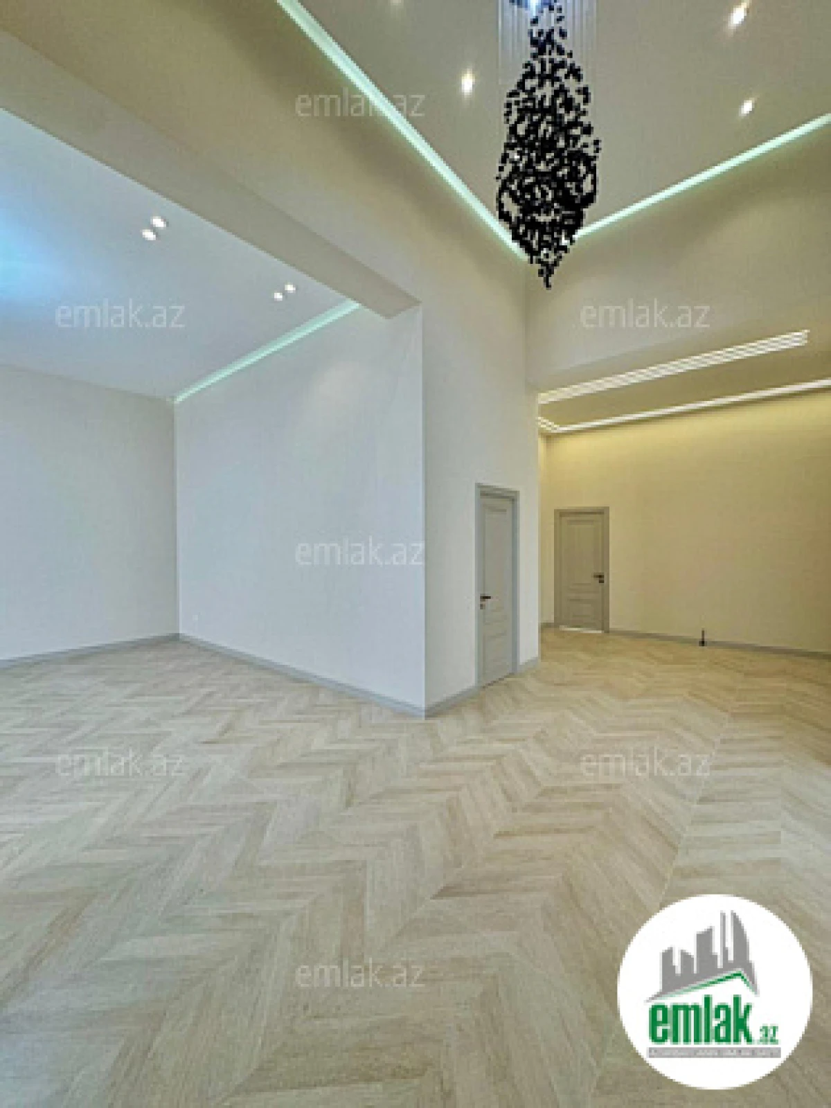 Satılır 5 otaqlı mənzil 260 m²