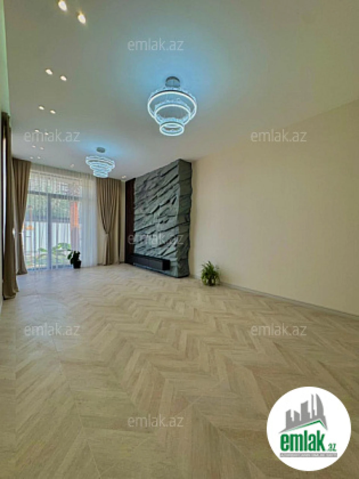Satılır 5 otaqlı mənzil 260 m²