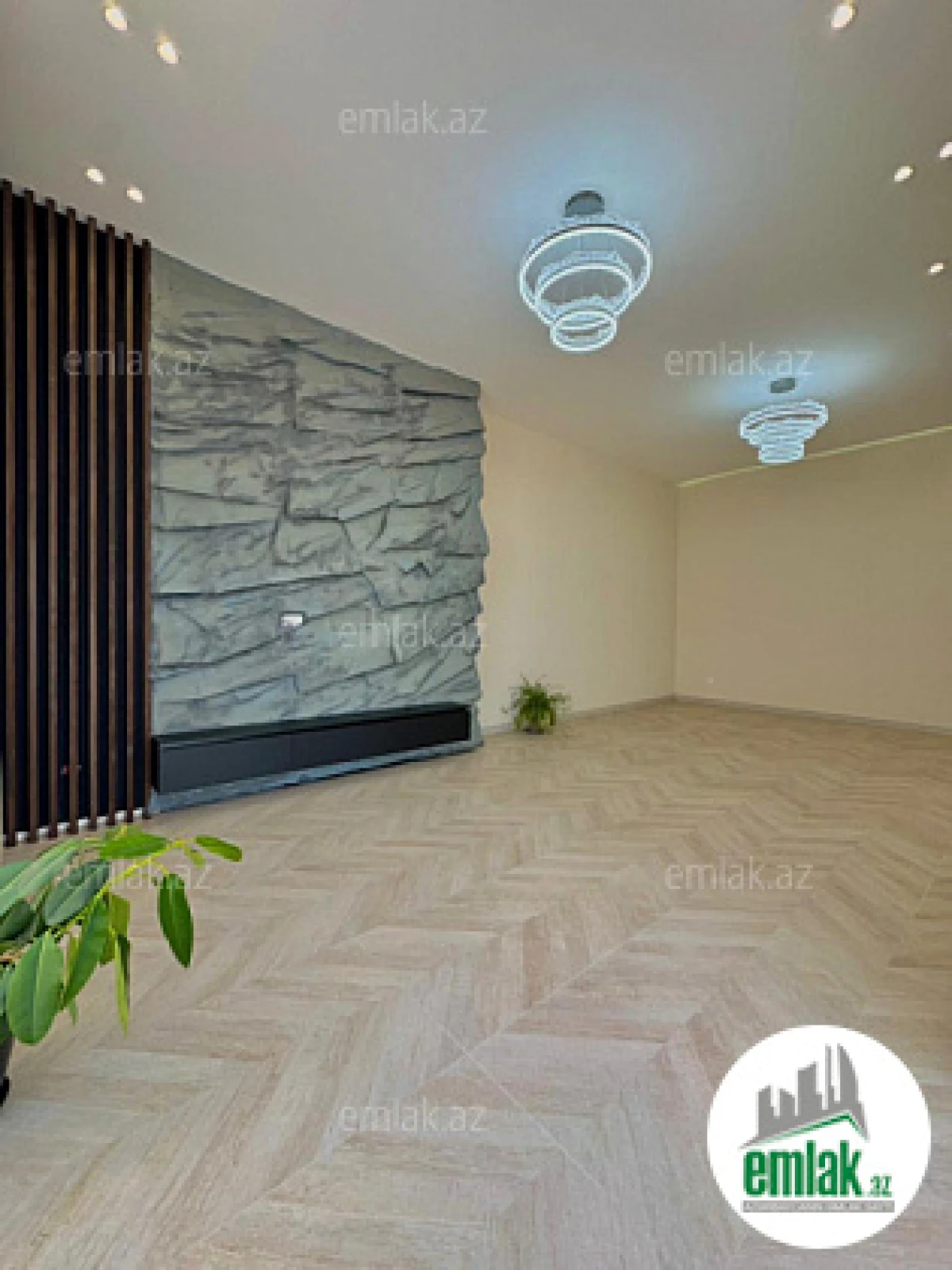 Satılır 5 otaqlı mənzil 260 m²