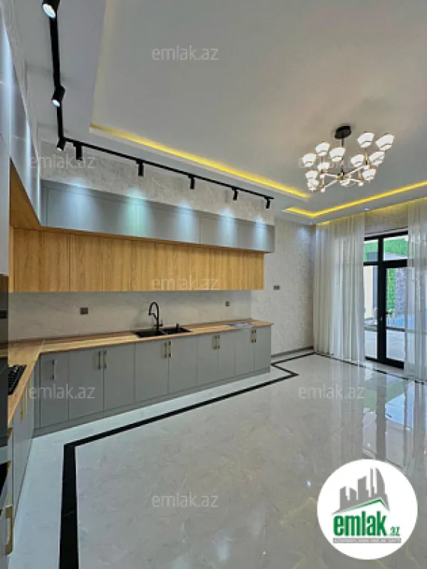 Satılır 4 otaqlı mənzil 180 m²