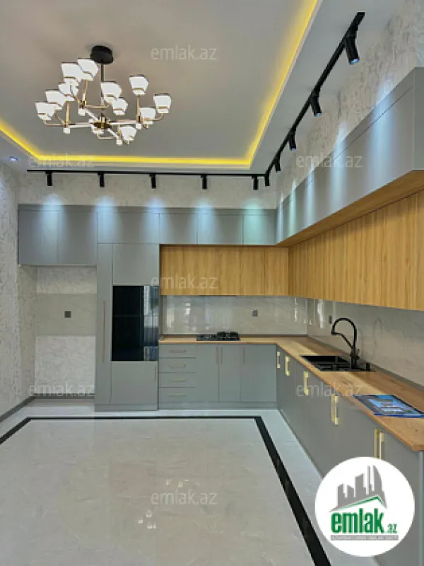 Satılır 4 otaqlı mənzil 180 m²