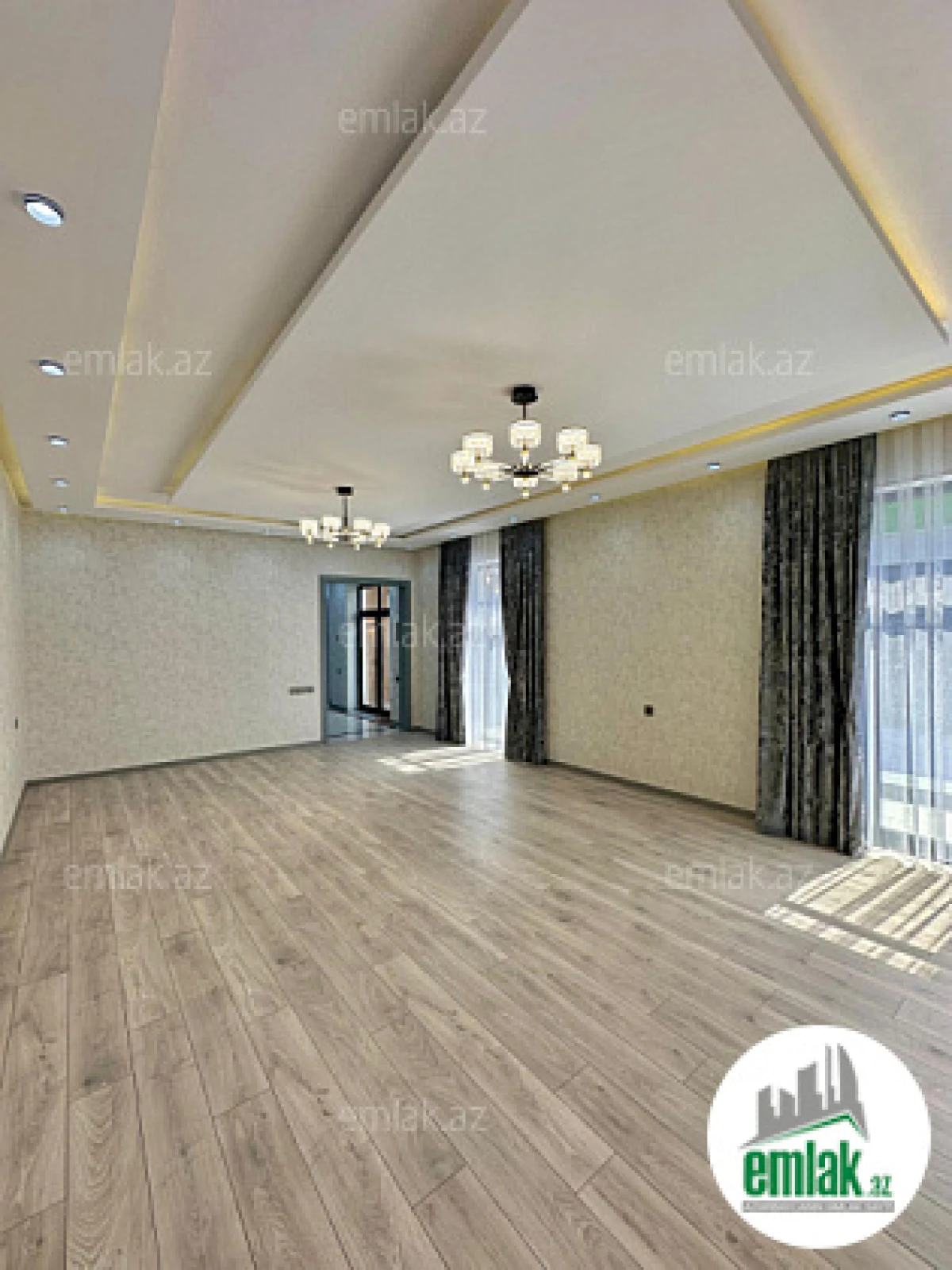 Satılır 4 otaqlı mənzil 180 m²