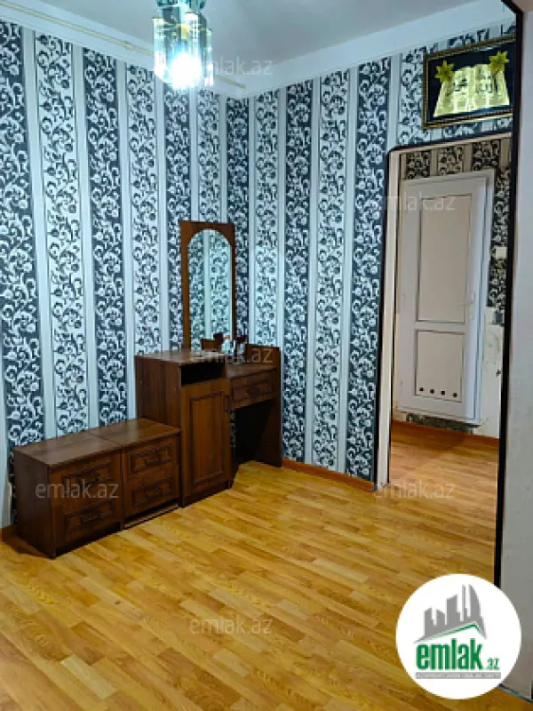 Satılır 4 otaqlı köhnə tikili 93 m²
