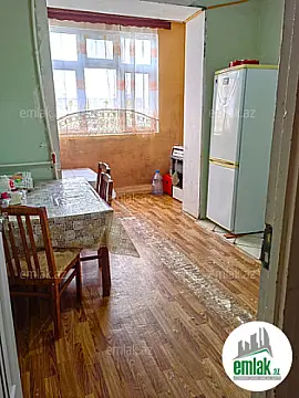Satılır 4 otaqlı köhnə tikili 93 m²