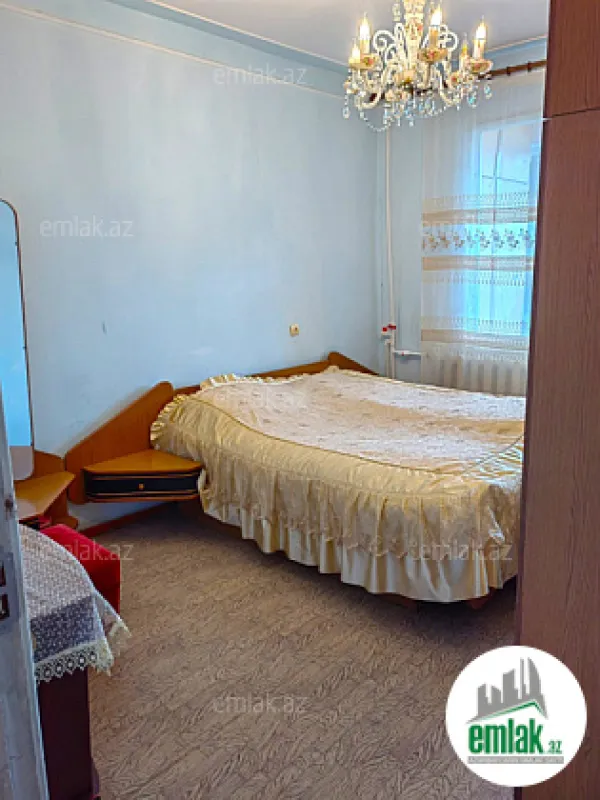 Satılır 4 otaqlı köhnə tikili 93 m²