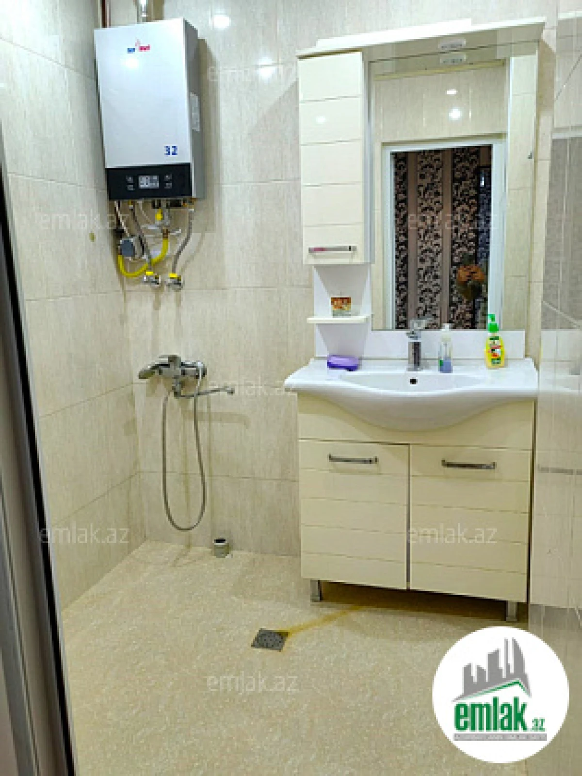 Satılır 4 otaqlı köhnə tikili 93 m²