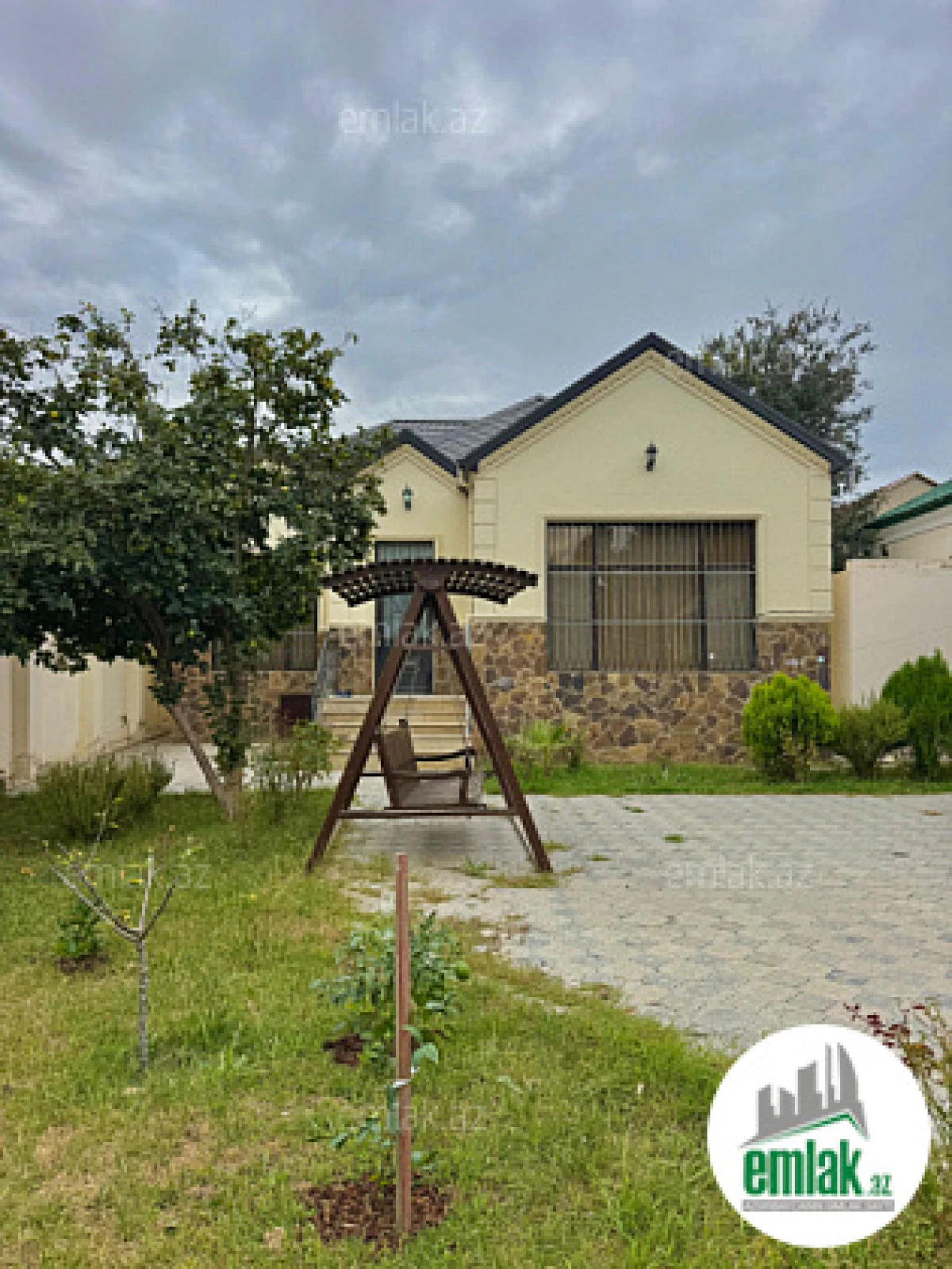 Satılır 3 otaqlı mənzil 125 m²