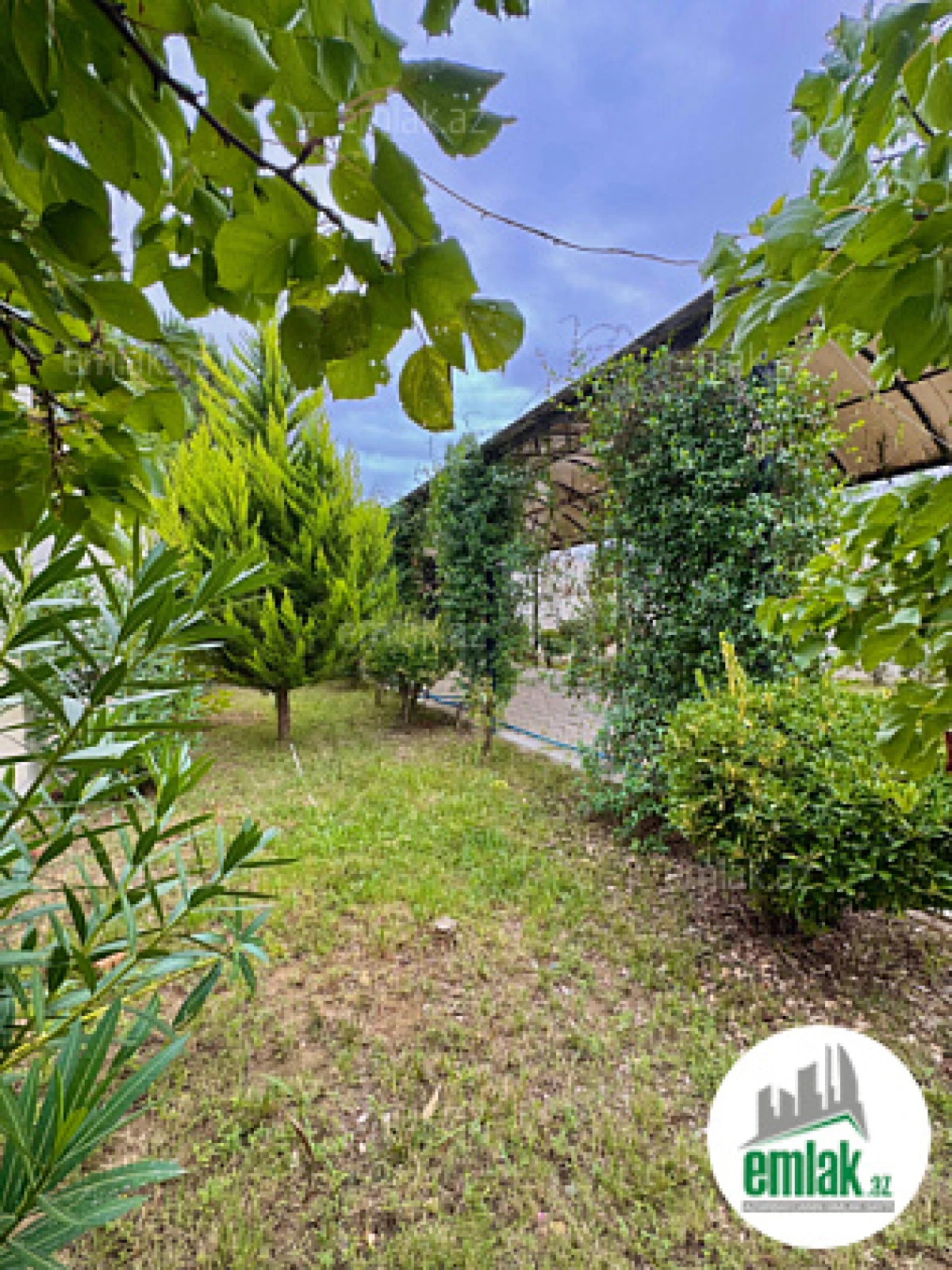 Satılır 3 otaqlı mənzil 125 m²