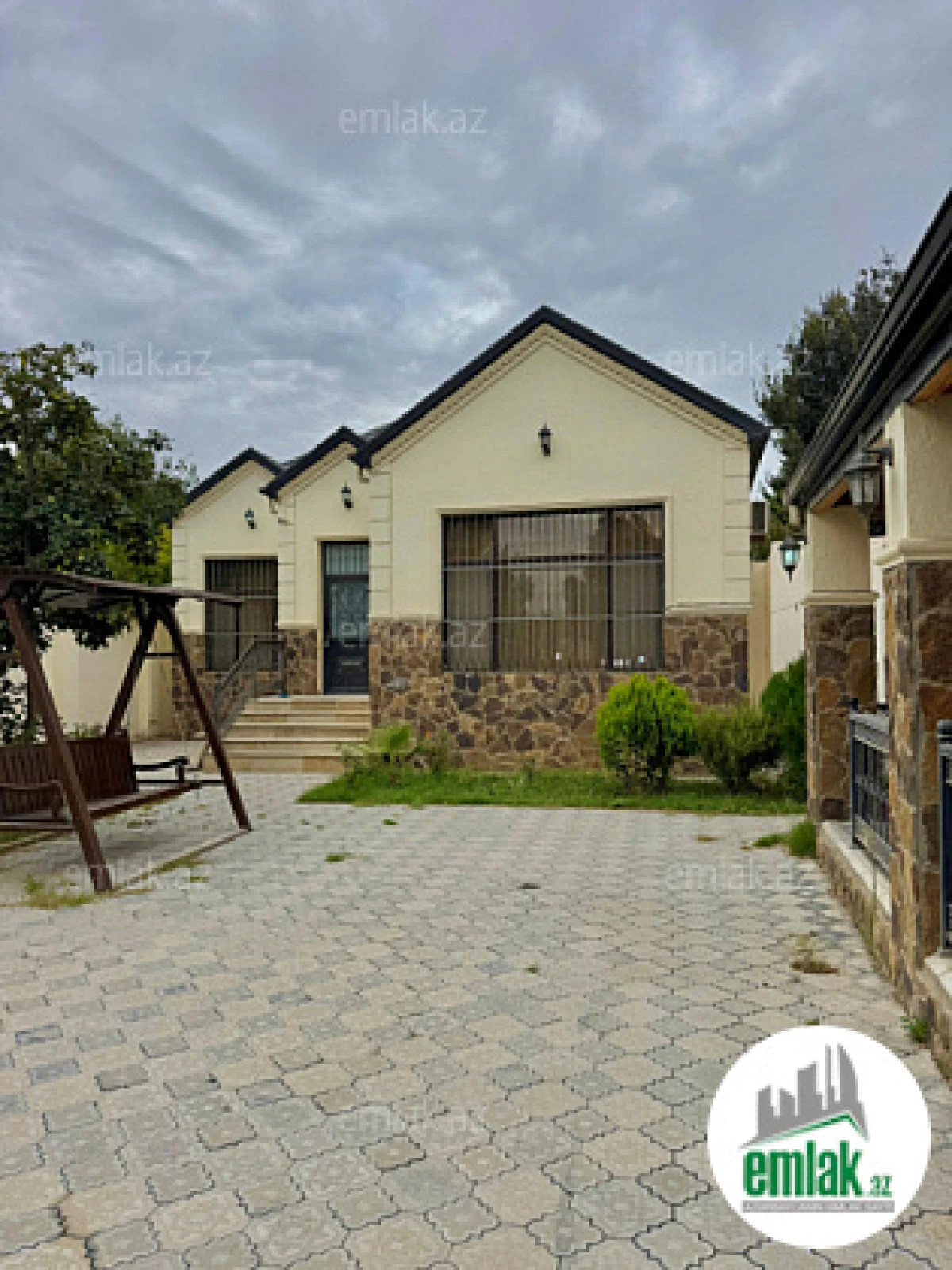 Satılır 3 otaqlı mənzil 125 m²