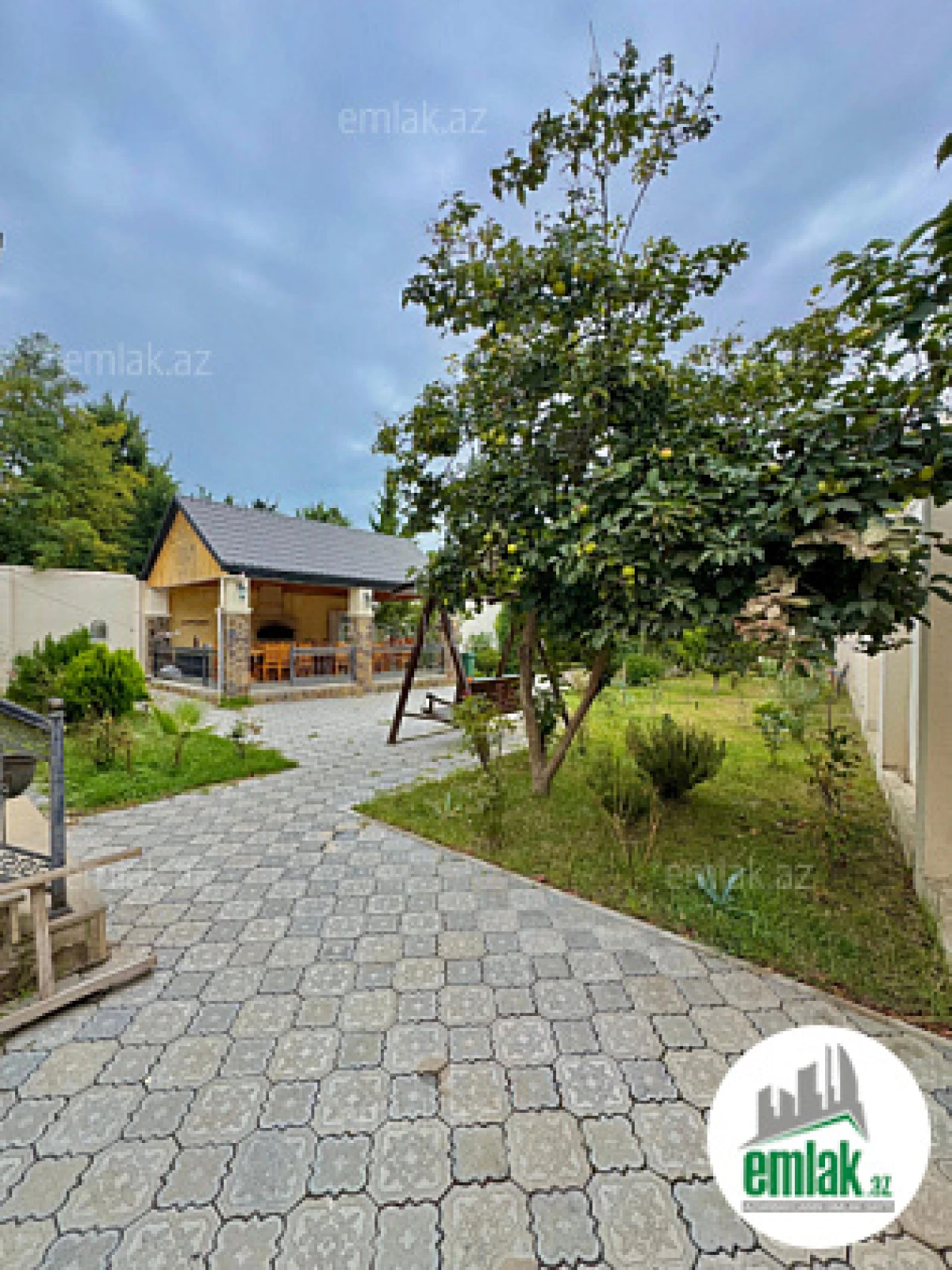 Satılır 3 otaqlı mənzil 125 m²