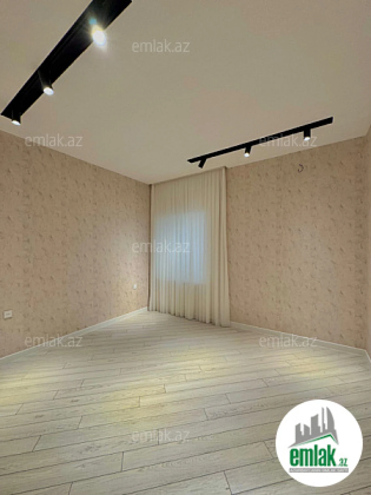 Satılır 4 otaqlı mənzil 180 m²