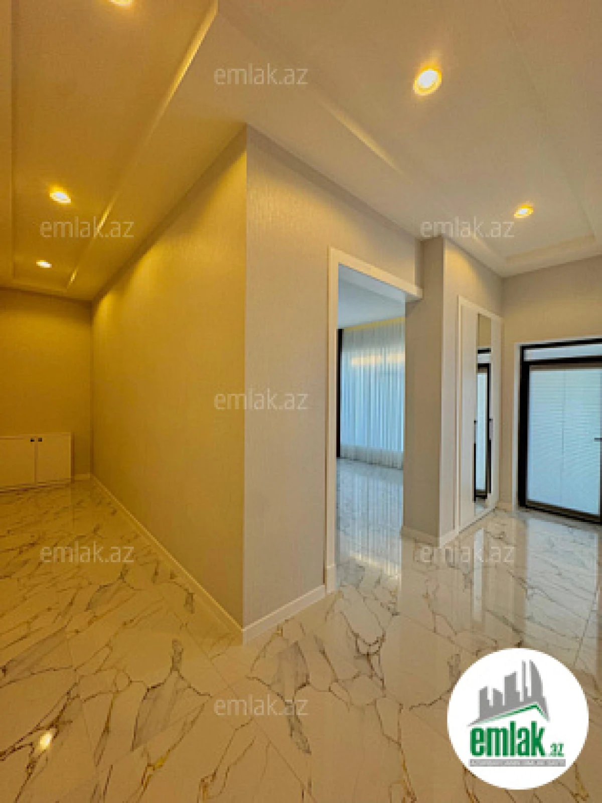 Satılır 4 otaqlı mənzil 180 m²