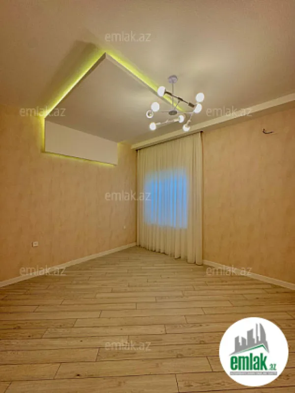 Satılır 4 otaqlı mənzil 180 m²