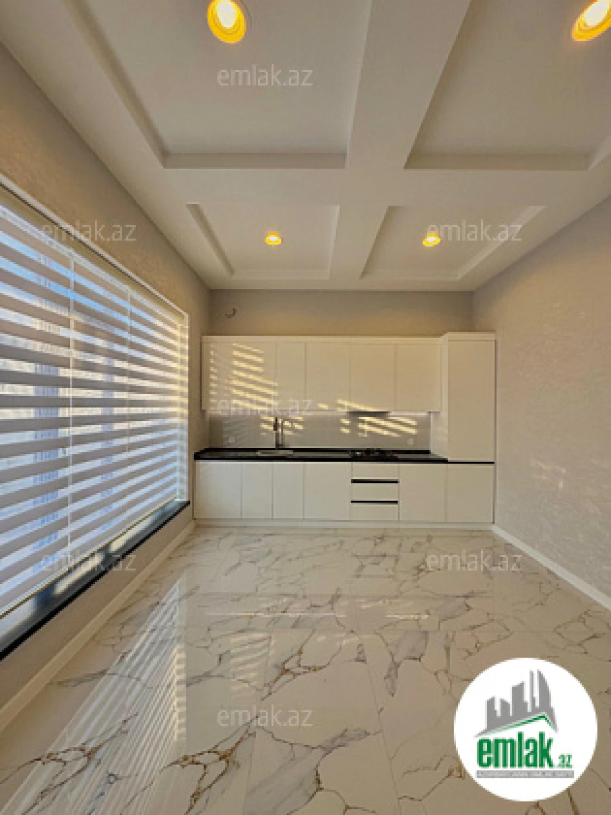 Satılır 4 otaqlı mənzil 180 m²