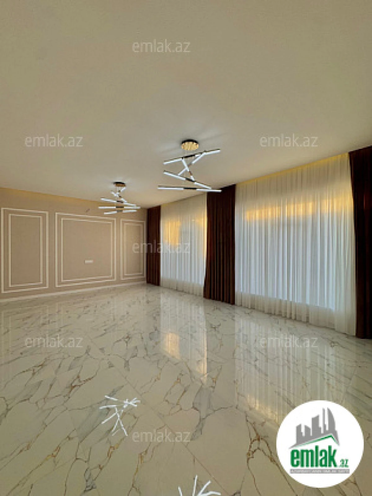 Satılır 4 otaqlı mənzil 180 m²