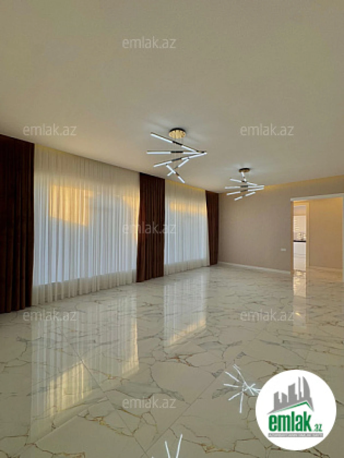 Satılır 4 otaqlı mənzil 180 m²