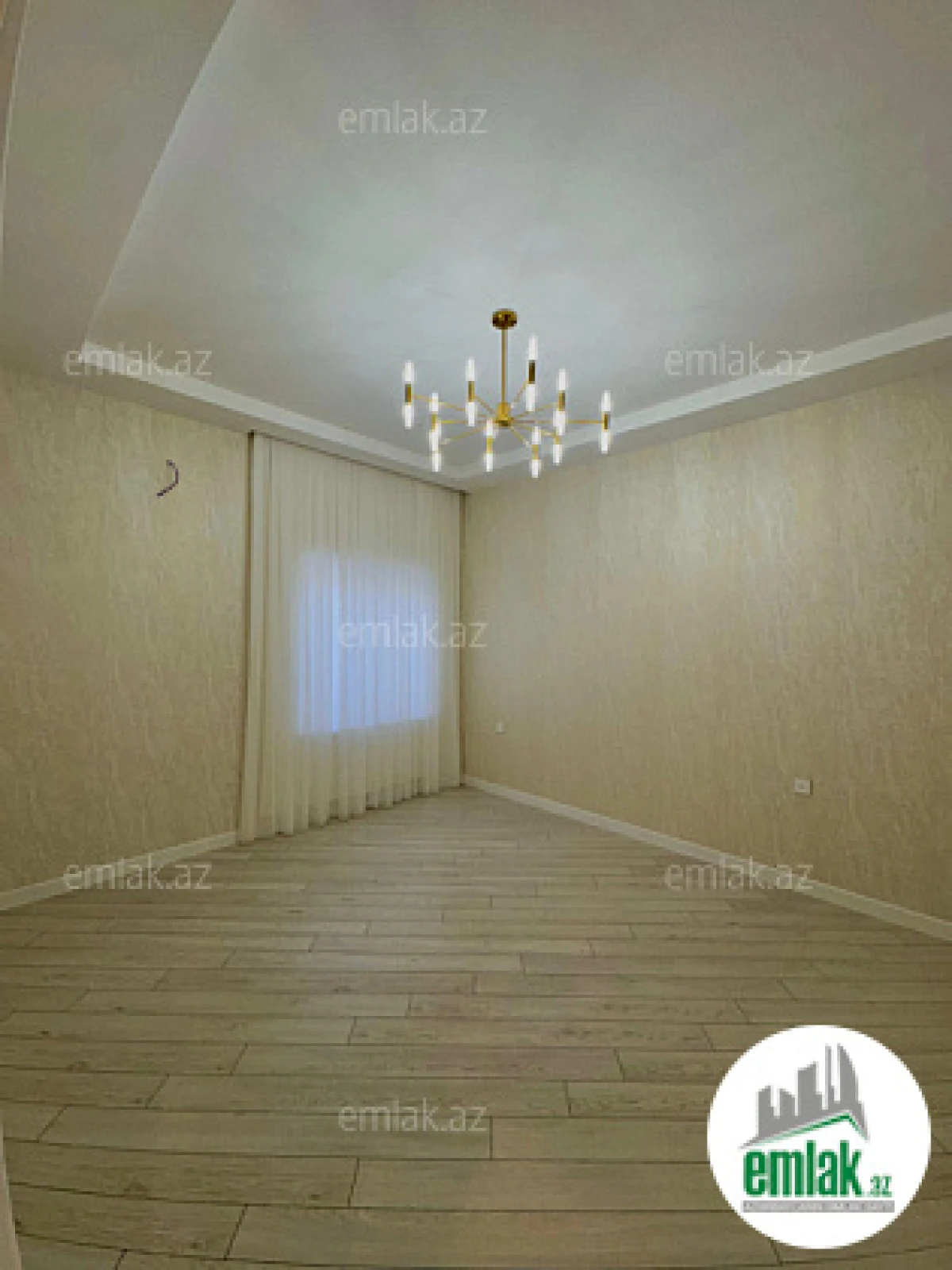 Satılır 4 otaqlı mənzil 180 m²
