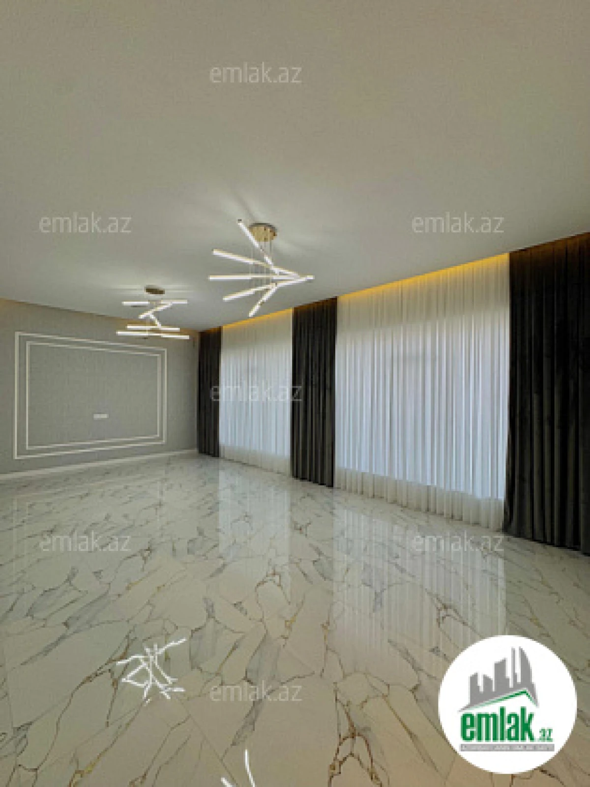 Satılır 4 otaqlı mənzil 180 m²