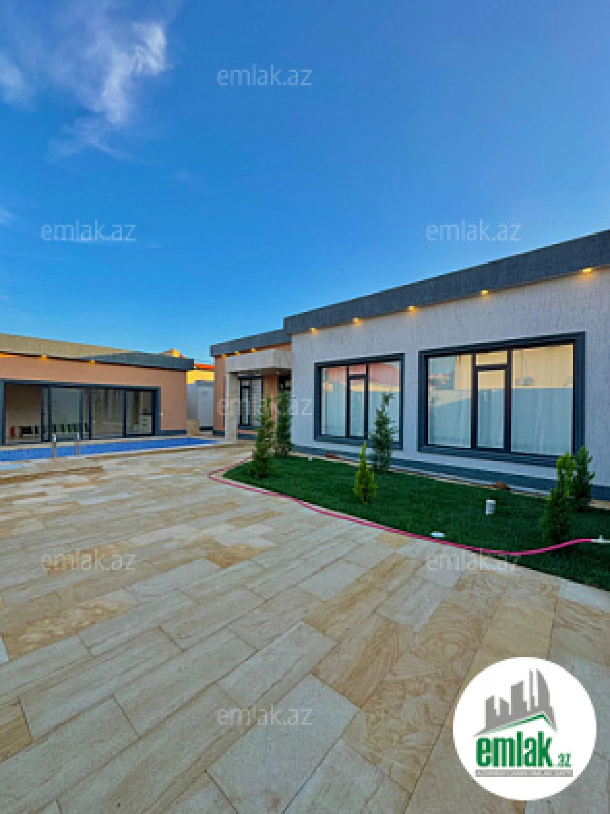 Satılır 4 otaqlı mənzil 180 m²