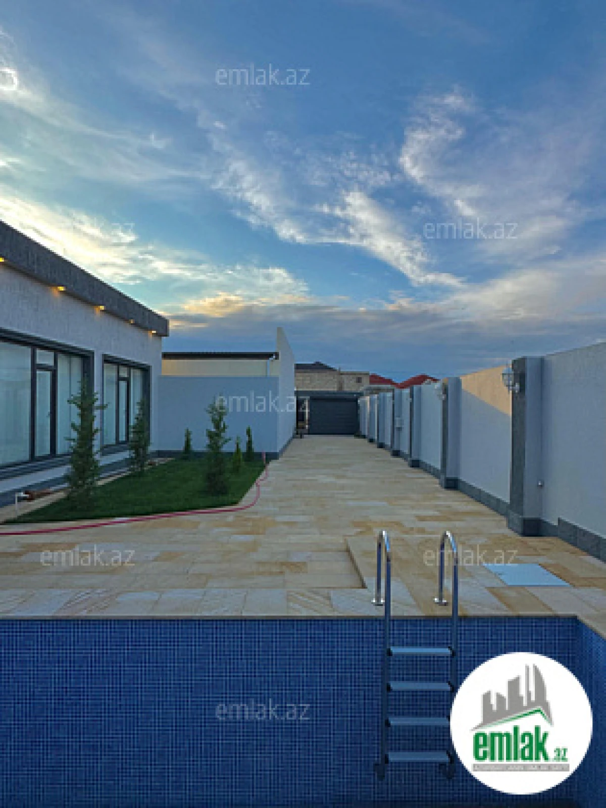 Satılır 4 otaqlı mənzil 180 m²