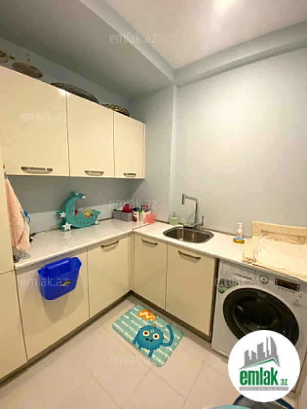 Satılır 6 otaqlı yeni tikili 240 m²