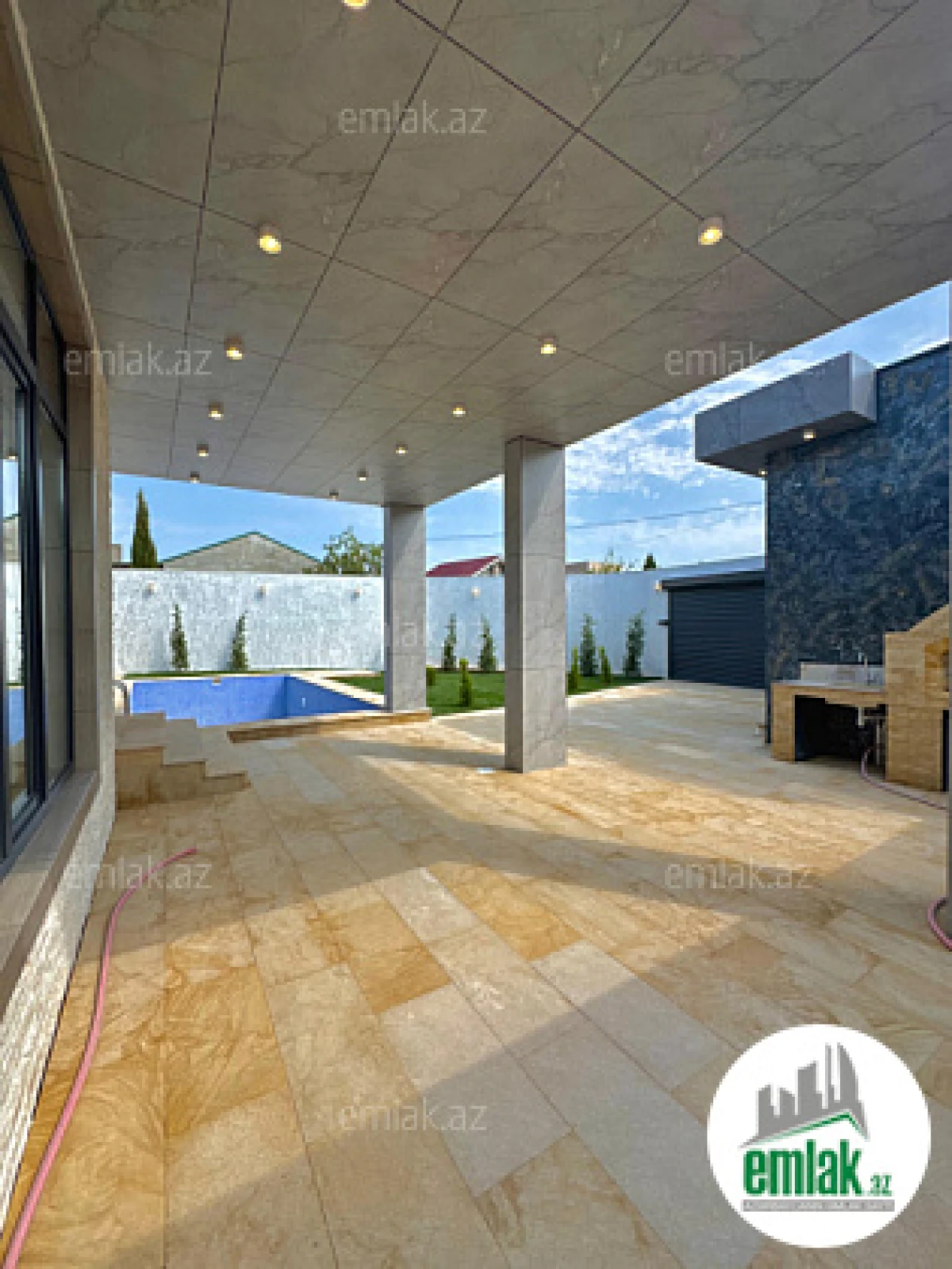 Satılır 5 otaqlı mənzil 200 m²