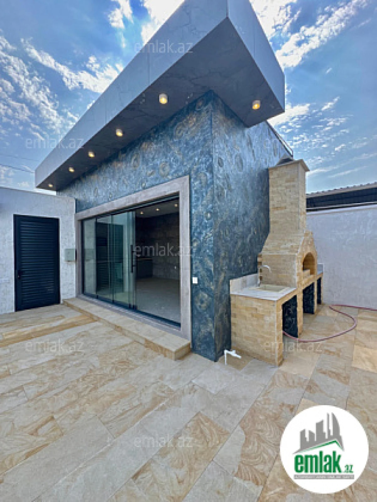 Satılır 5 otaqlı mənzil 200 m²