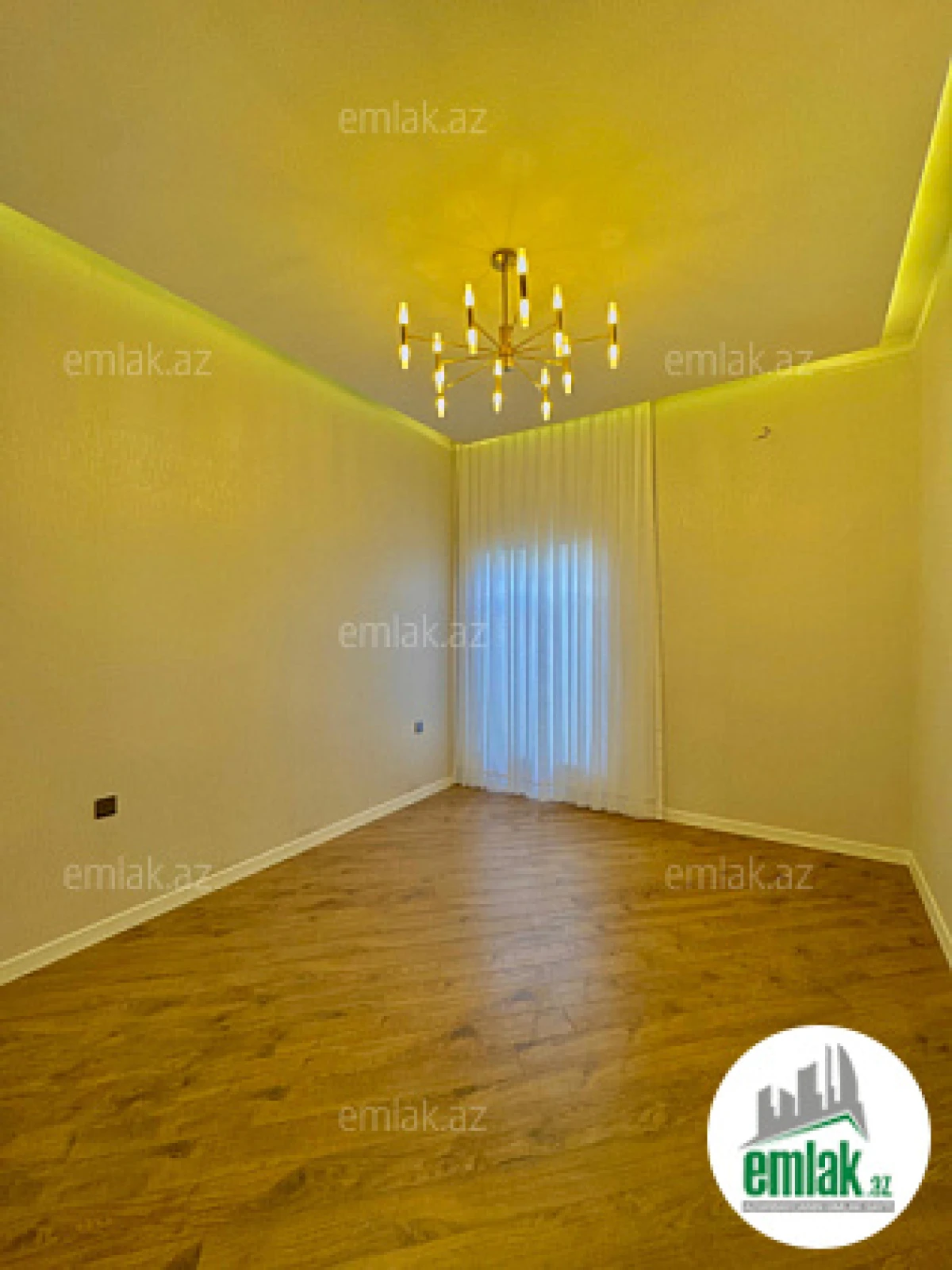 Satılır 5 otaqlı mənzil 200 m²