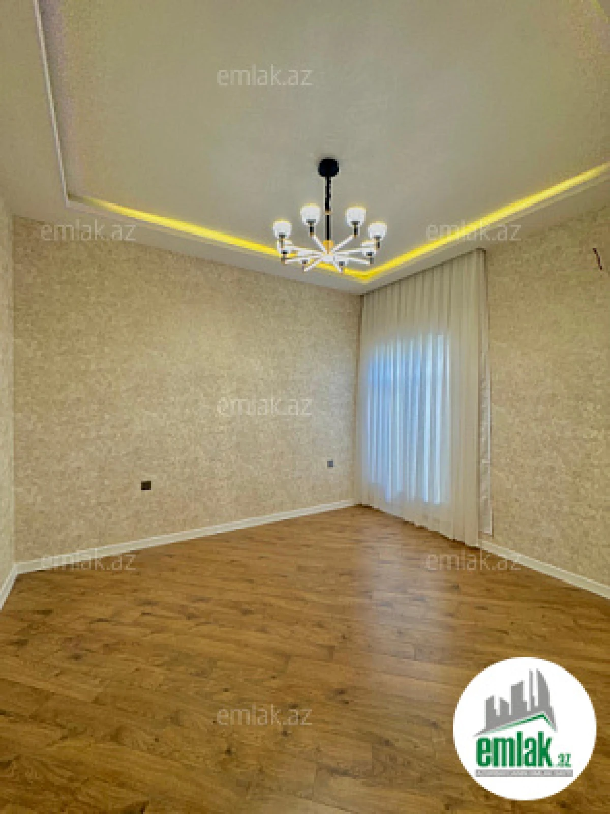Satılır 5 otaqlı mənzil 200 m²