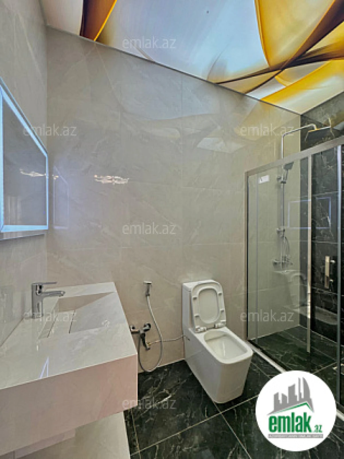 Satılır 5 otaqlı mənzil 200 m²