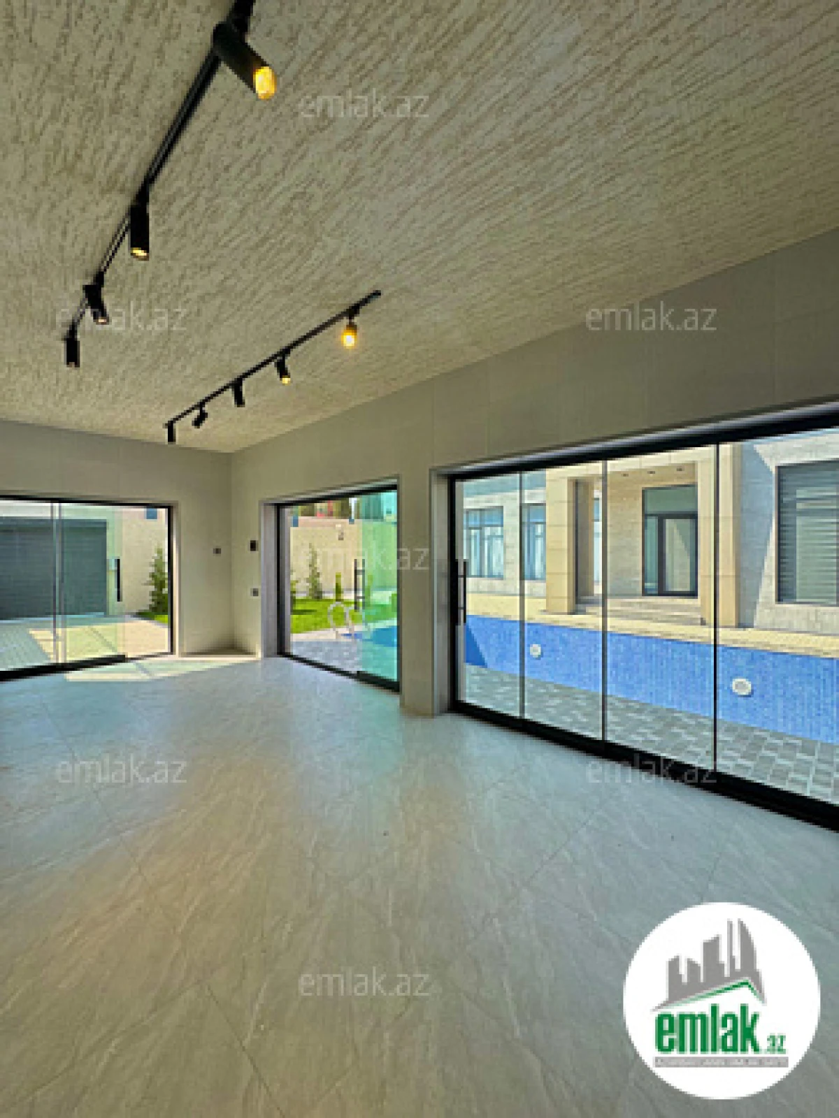 Satılır 5 otaqlı mənzil 200 m²